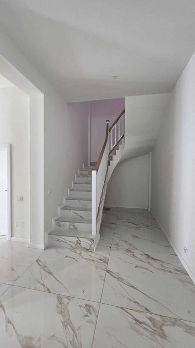 Casă modernă de vânzare, 380 mp construiți, mobilată, finisaje premium – Bd. Primăverii