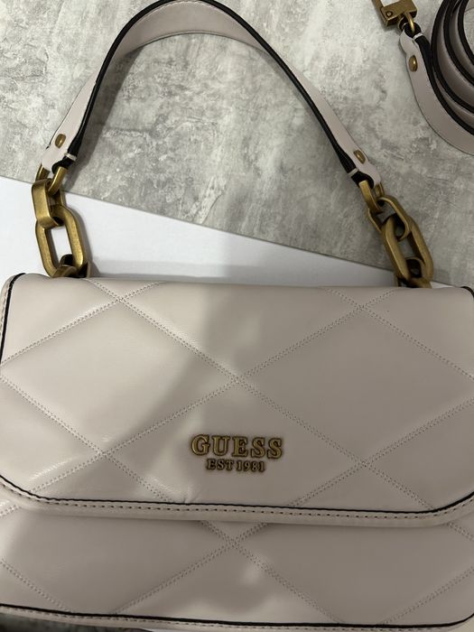 Чанта Guess бежова