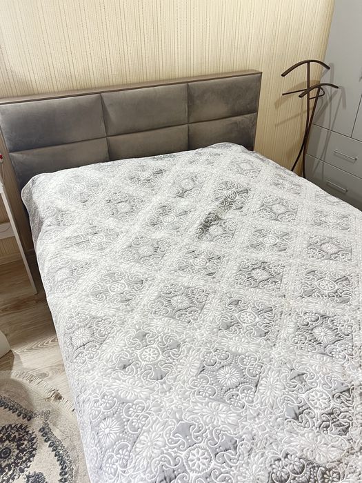 Продам кровать с матрасом