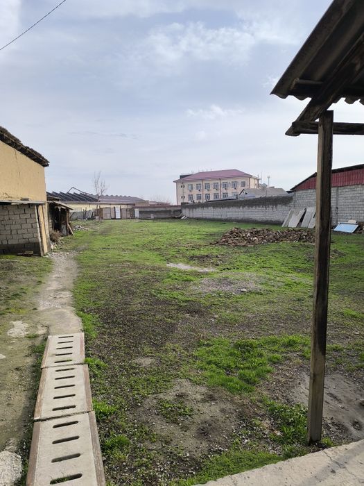 Земля 8 соток+7 соток. Дом 5 комнат. Фасад 17 м. Выход на две улицы