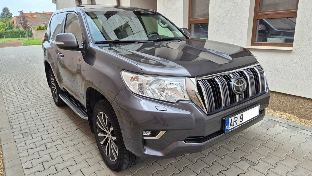 Toyota Land Cruiser 150 Executive, 3 usi, autoutilitara N1