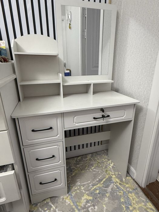 Туалетный столик