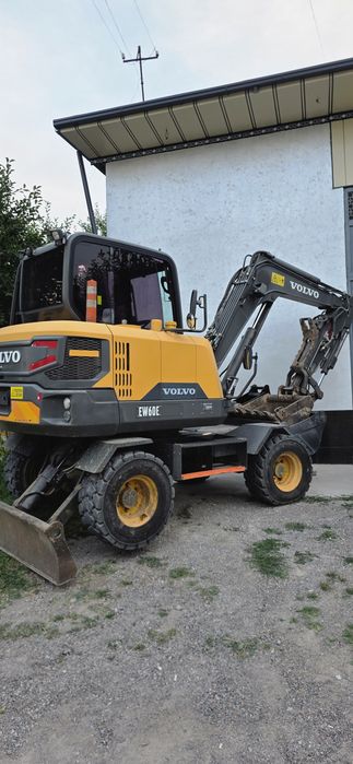 Ekskavator volvo 60 sotiladi