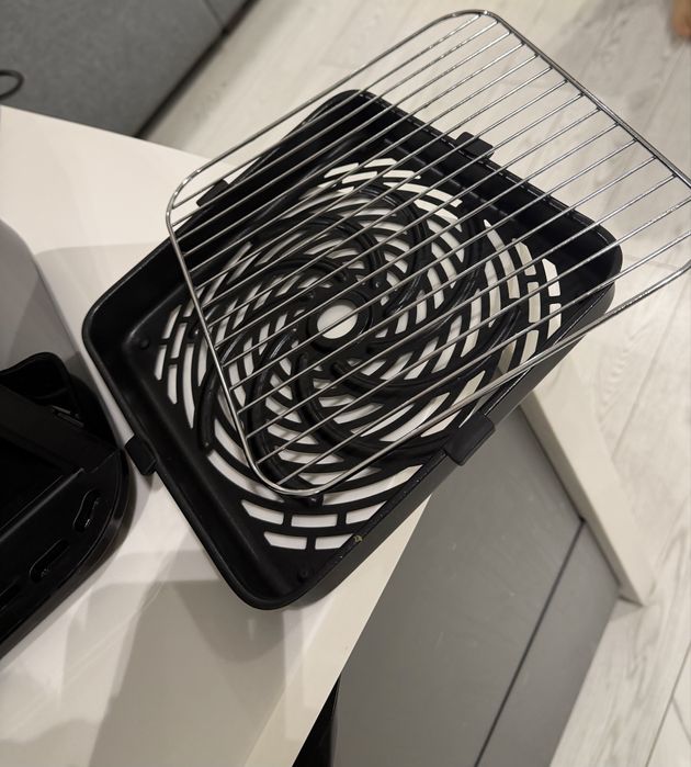 Аэрогриль  Xiaomi (Mi) почти новый. Готовит без масла!