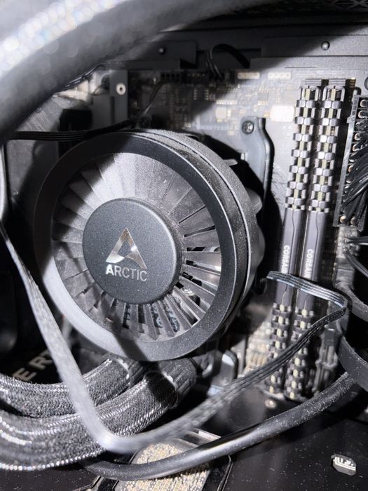 PC Gaming / Workstation de vânzare – Performanță ridicată