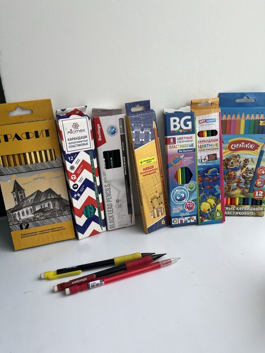 Карандаши простые и цветные