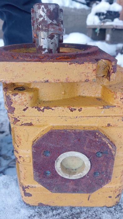 Носос рулевой от погрузчика