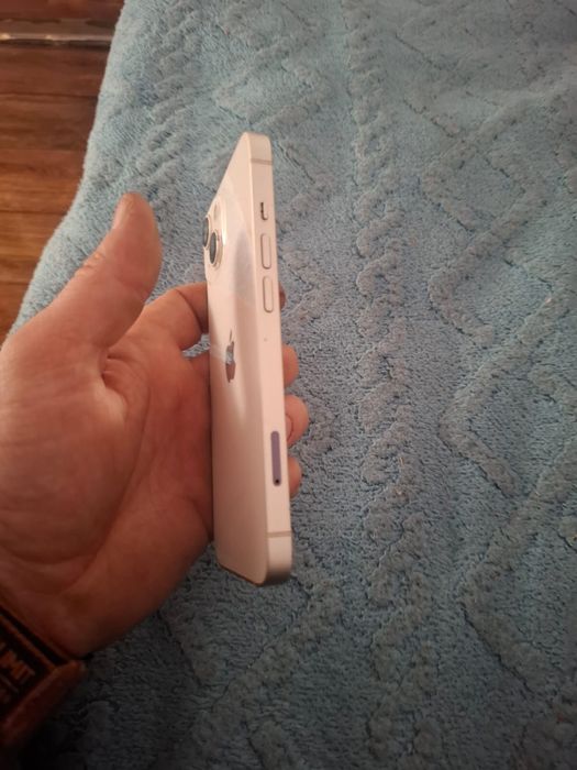 Айфон 13 в хорошем состоянии