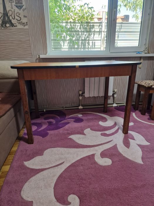 Стол. Ножки дерево