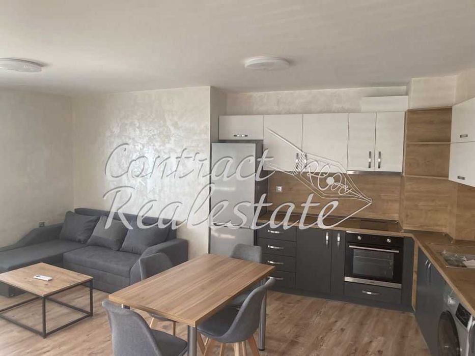 Дава се под наем Тристаен апартамент в Варна, Център - 98 кв.м за 612 € - Снимка #1