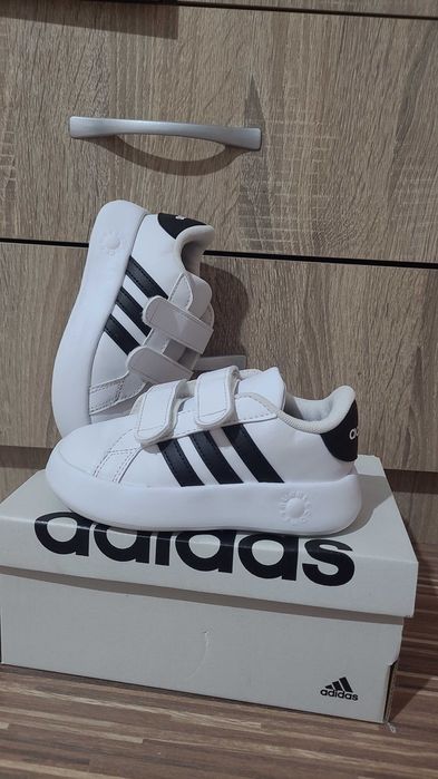 Детски обувки Adidas 26 ти номер ,15 см стелка