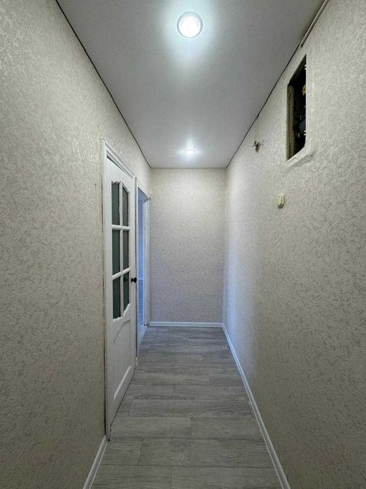 Продаю 2 ком. кв. в кирпичном доме, не угловая. 12 мик, дом 6 Горняк