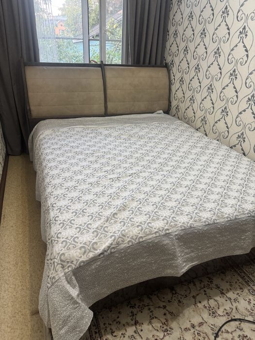 Продам двуспальную кровать