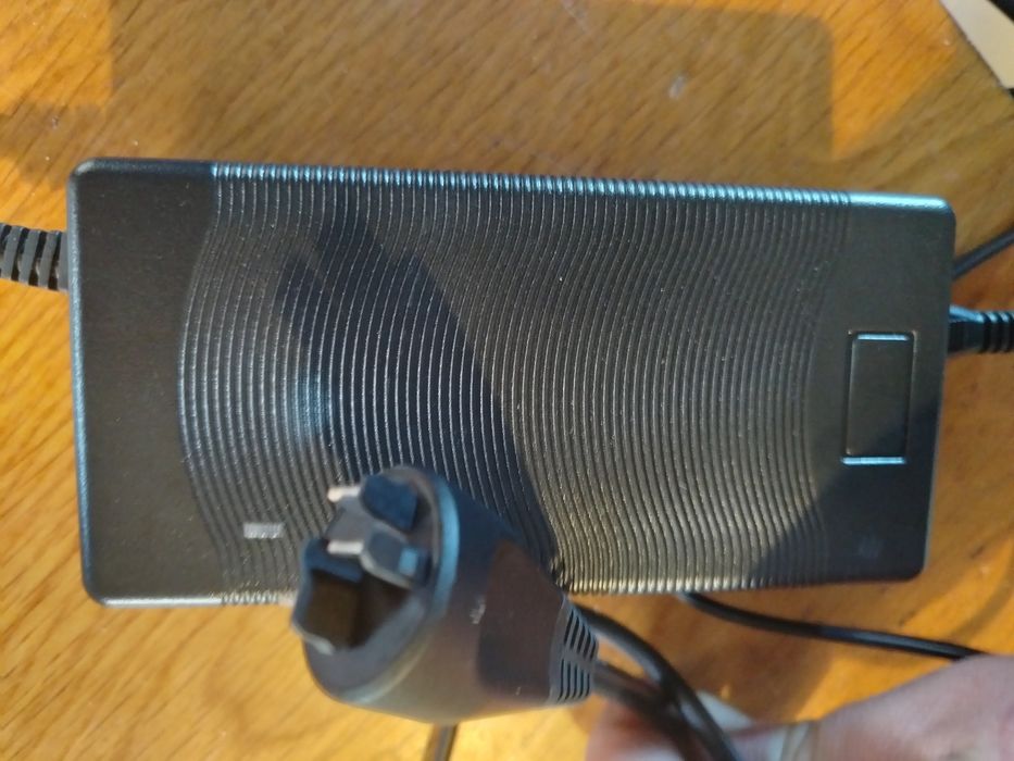 Încărcător compatibil bosch 36v 4a