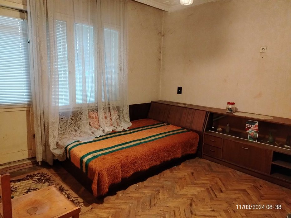 Продава се Къща в Ямбол, Граф Игнатиев - 215 кв.м за 238 €/кв.м - Снимка #3
