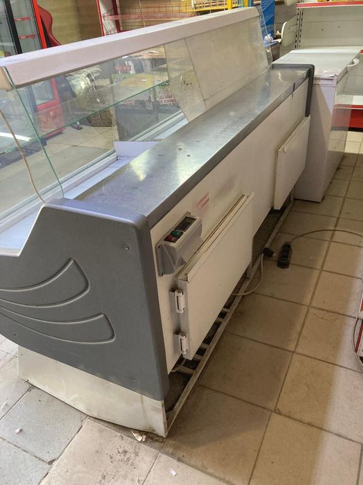 Холодильник витриный