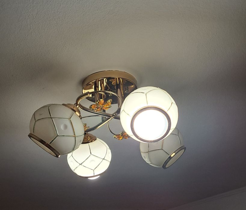 Lustre fără defecte. 200 lei pret pt amandoua bucatile