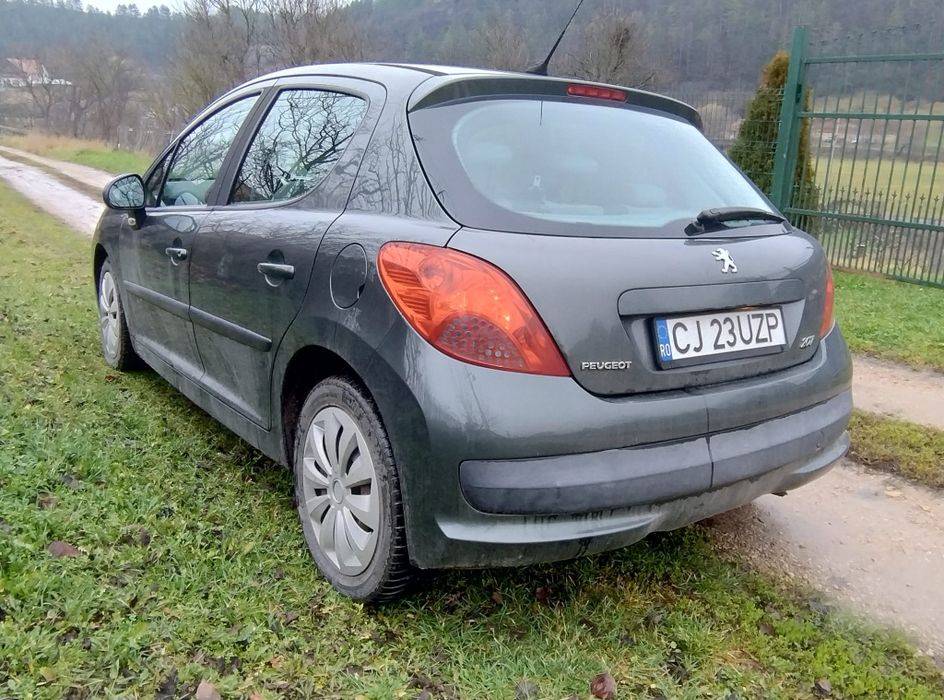 Vând Peugeout 207