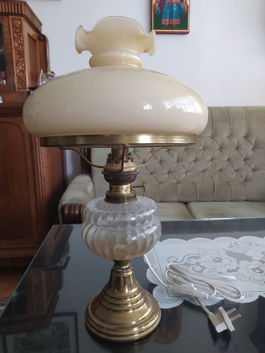 Антикварна настолна лампа