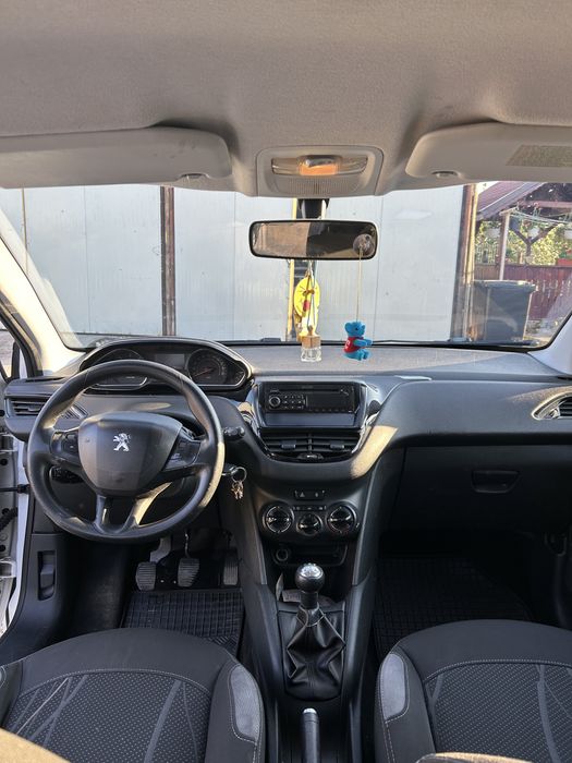 Vand sau schimb peugeot 208