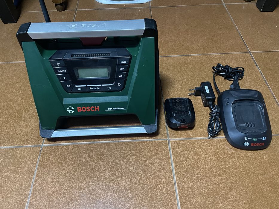 Boxa radio șantier Bosch cu baterie  si incarcator Bosch