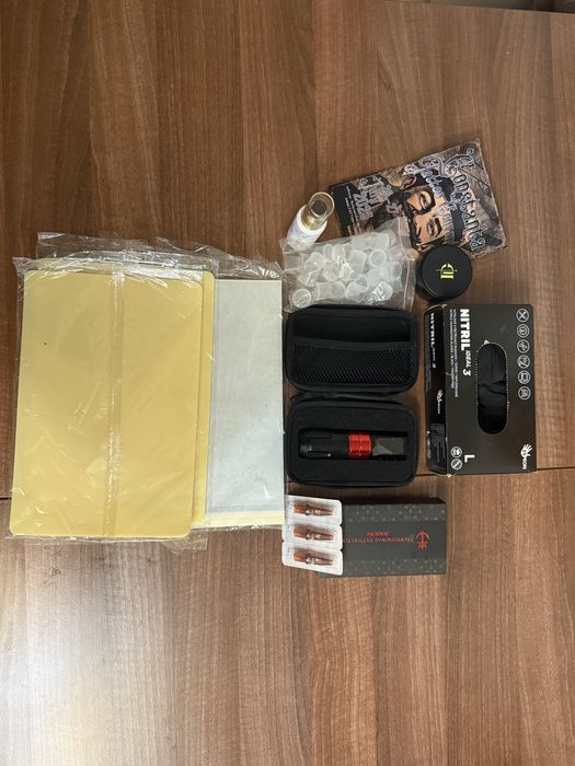Vand kit pentru tatuat
