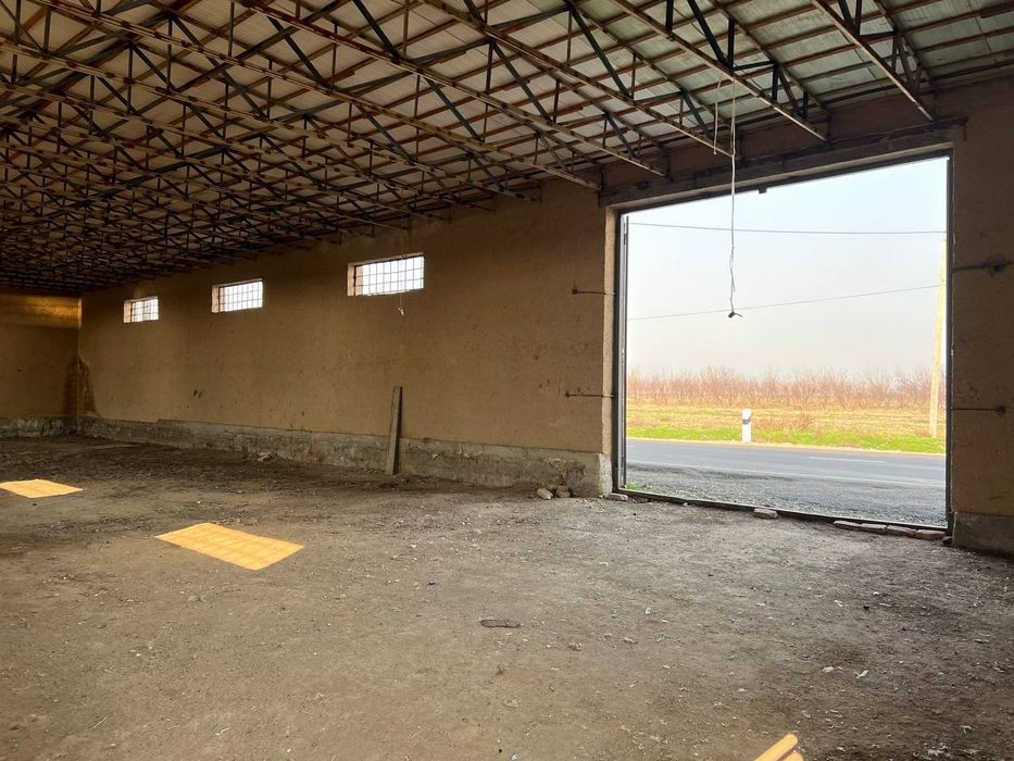 Ishlab chiqarish tsexi sotiladi (barcha qulayliklar bilan)