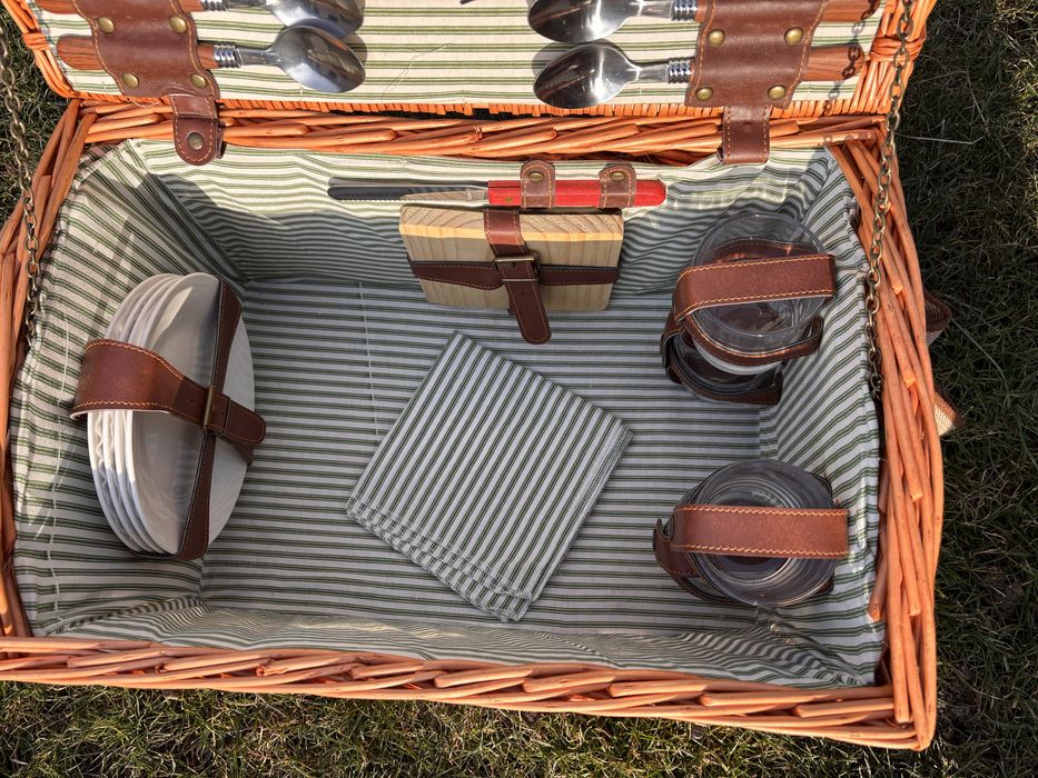 Cos picnic pentru 2 persoane din rachita naturala