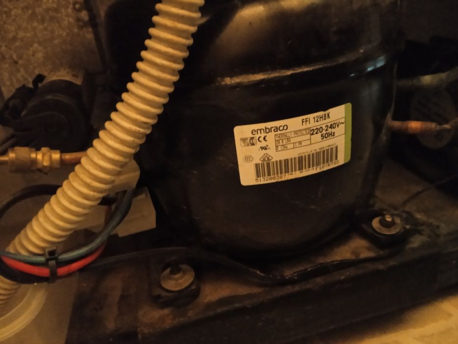 Продавам Хладилник с фризер  GIBSON