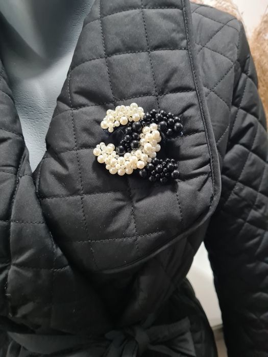 Brosa handmade alb negru