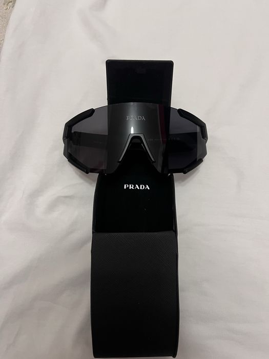солнцезащитные очки Prada
