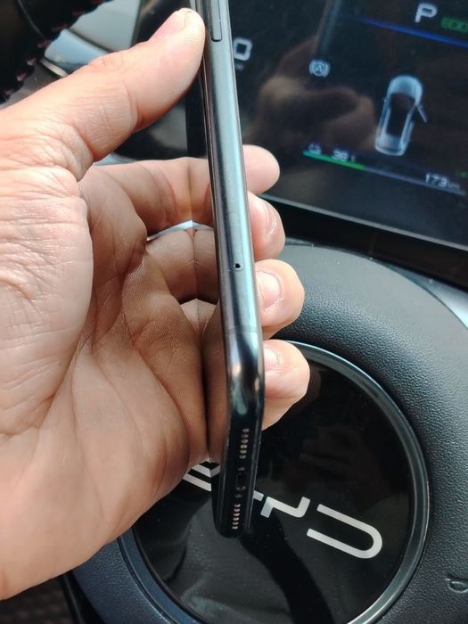 Iphone XR 64GB yaxshi holatda