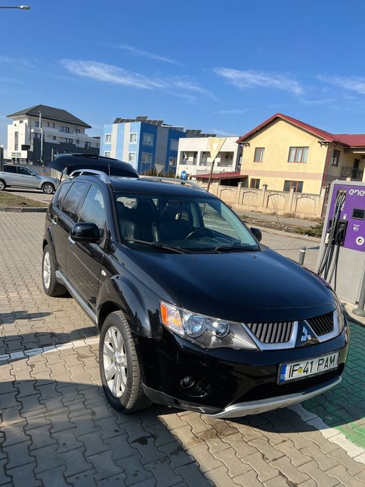 Mitsubishi Outlander / 4x4 / 7 Locuri / Piele / Trapă/ Key less