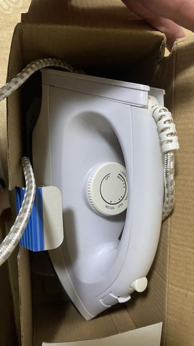 Утюг новый Scarlett YPF 808