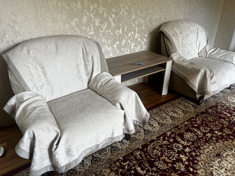 Диван и два кресла (Италия)