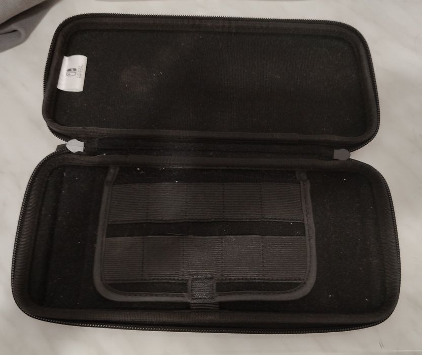 Nintendo switch 1 și jocuri mk11 mario cart deluxe și fifa23 (cluj)