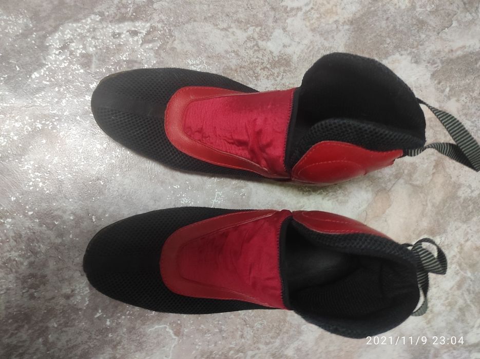 Борцовки,  можно чулок для мотоботинок..