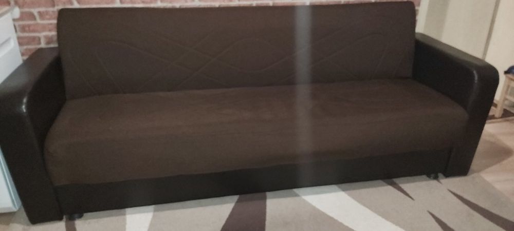 ПОДАРЯВАМ Диван с подлакътници