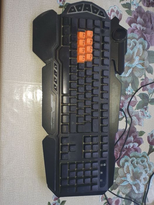 Продам игровую клавиатуру bloody b318