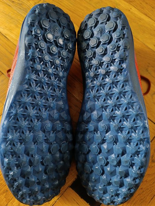 Детски бутонки за футбол