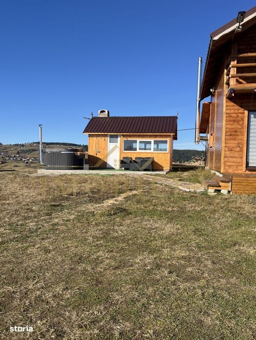 Cabana cu 4 camere si teren de 1500 mp in Marisel