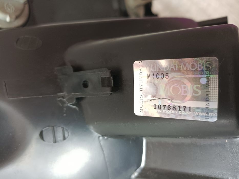 Продам левую фару Туксон JM