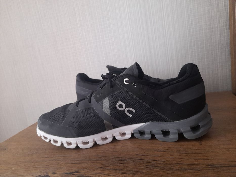 On Cloud маратонки 44 номер.