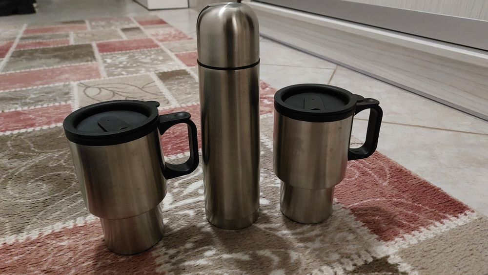 Комплект термос с две термо чаши