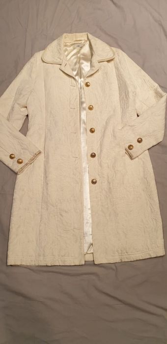 Palton alb stofa brocart nasturi bijuterie M Franta