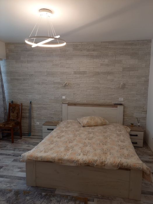 Închiriez apartament