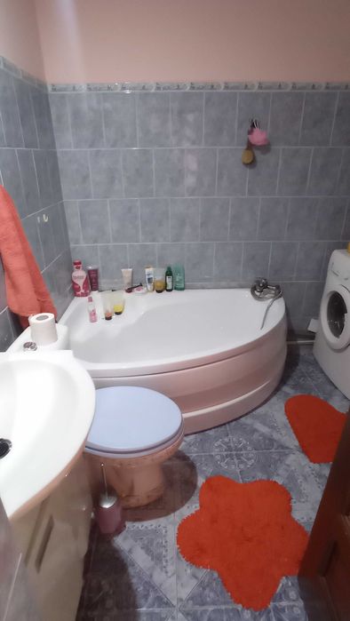 Inchiriez apartament