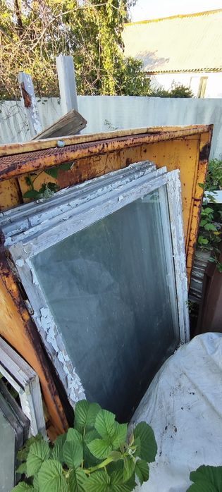 Оконные рамы со стеклом. БЕСПЛАТНО