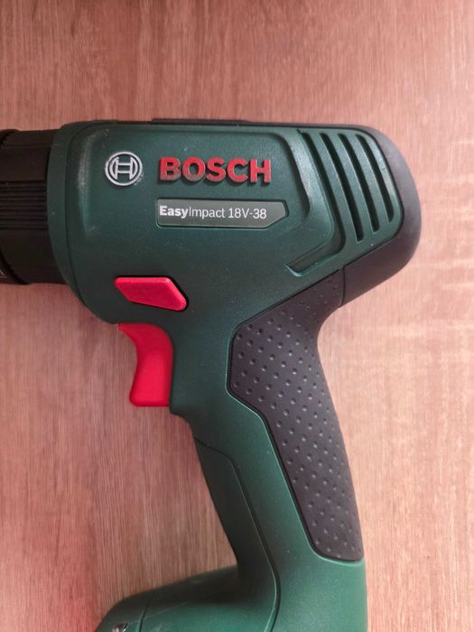 Bormasina de gaurit/surubelniță cu impact fără fir Bosch EasyImpact 18V-38