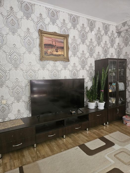 Продаётся шкаф с подставкой